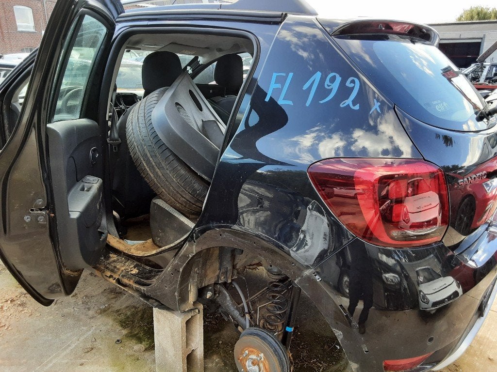 SPATBORD LINKS ACHTER Dacia Sandero II (01-2012/12-2018), Gebruikt, Achter, Dacia, Spatbord