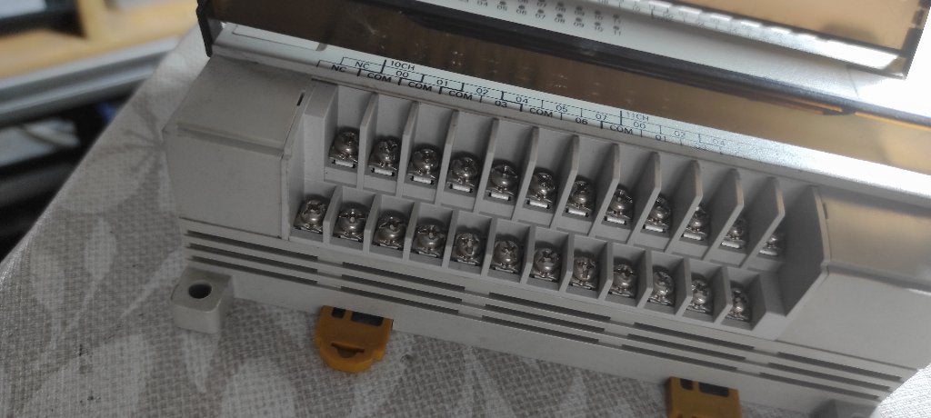 PLC Siemens et Omron. Parfait état., Hobby & Loisirs créatifs, Enlèvement ou Envoi, Comme neuf