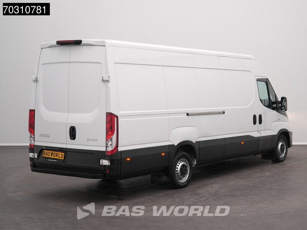 Iveco Daily 35S16 Automaat 160PK L3H2 Airco Camera Parkeerse, Auto's, Bestelwagens en Lichte vracht, Automaat, Stof, Gebruikt