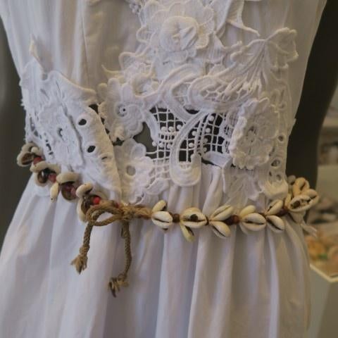 Ketting schelpen als halsjuweel of riem lengte 73 cm, Handtassen en Accessoires, Kettingen, Ophalen of Verzenden, Nieuw, Overige kleuren