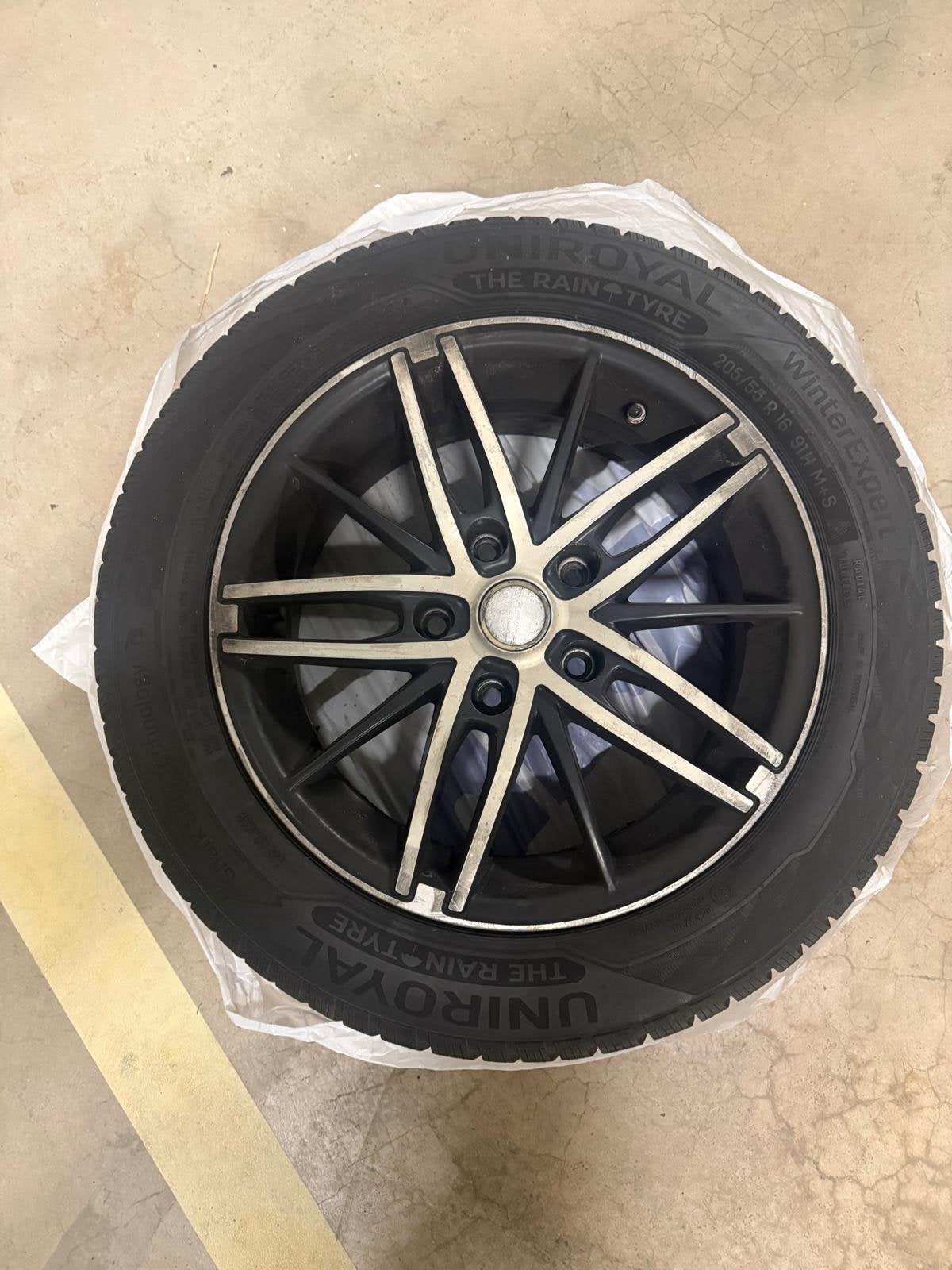Pneus Hiver 205/55R16 + jantes 5x120, Neuf, Pneus hiver, 16 pouces, Véhicule de tourisme