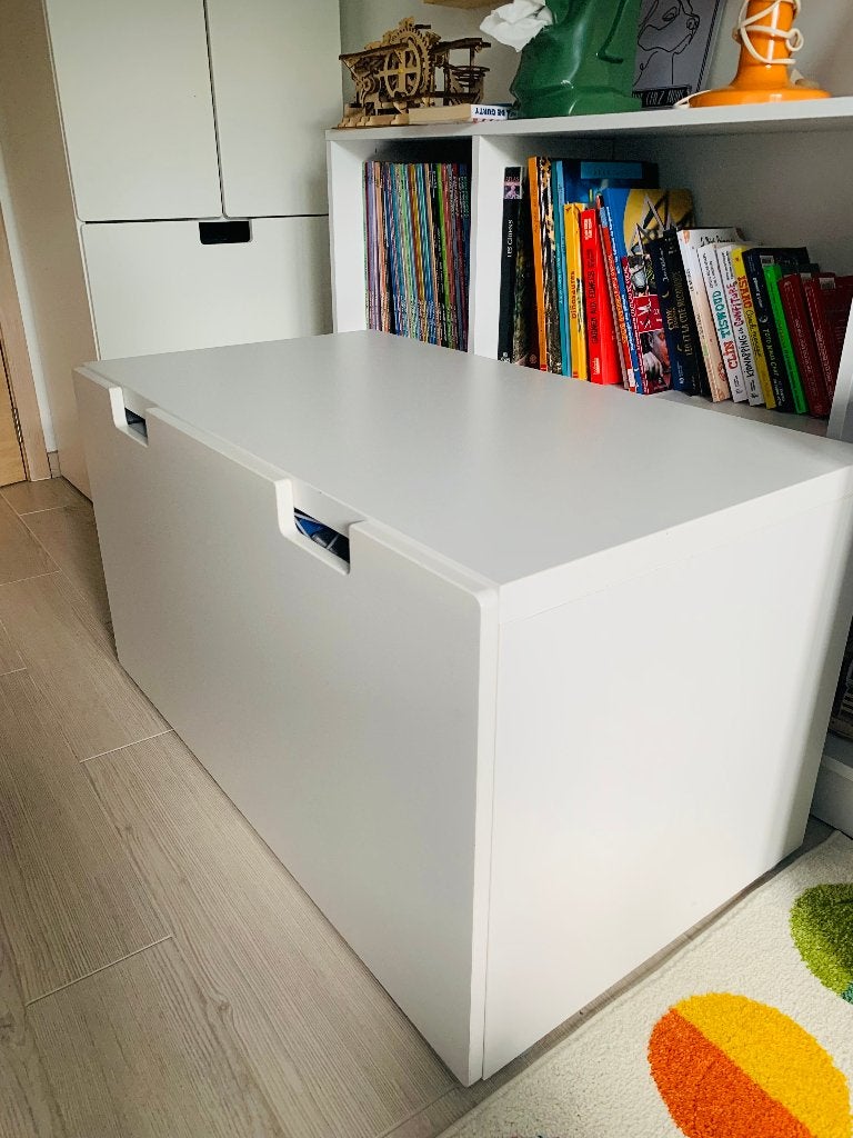 Grand coffre à jouets / banc à jouer STUVA IKEA, Maison & Meubles, Accessoires pour la Maison | Coffres, Utilisé, Moins de 50 cm