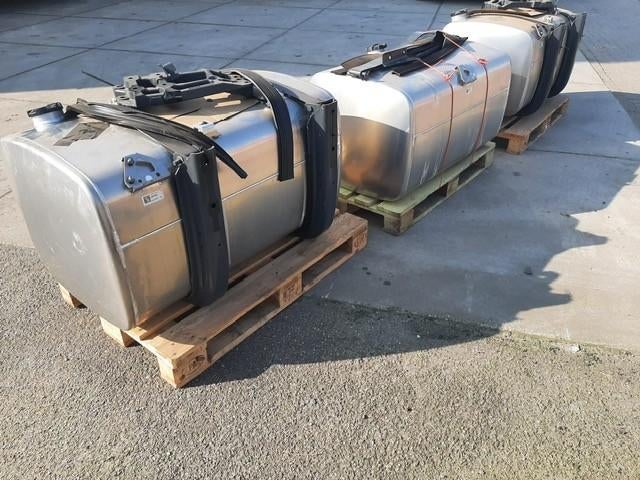 réservoirs de carburant neufs Daf / 7x DAF 2300 voor as, Enlèvement, Neuf, DAF, Systèmes à carburant