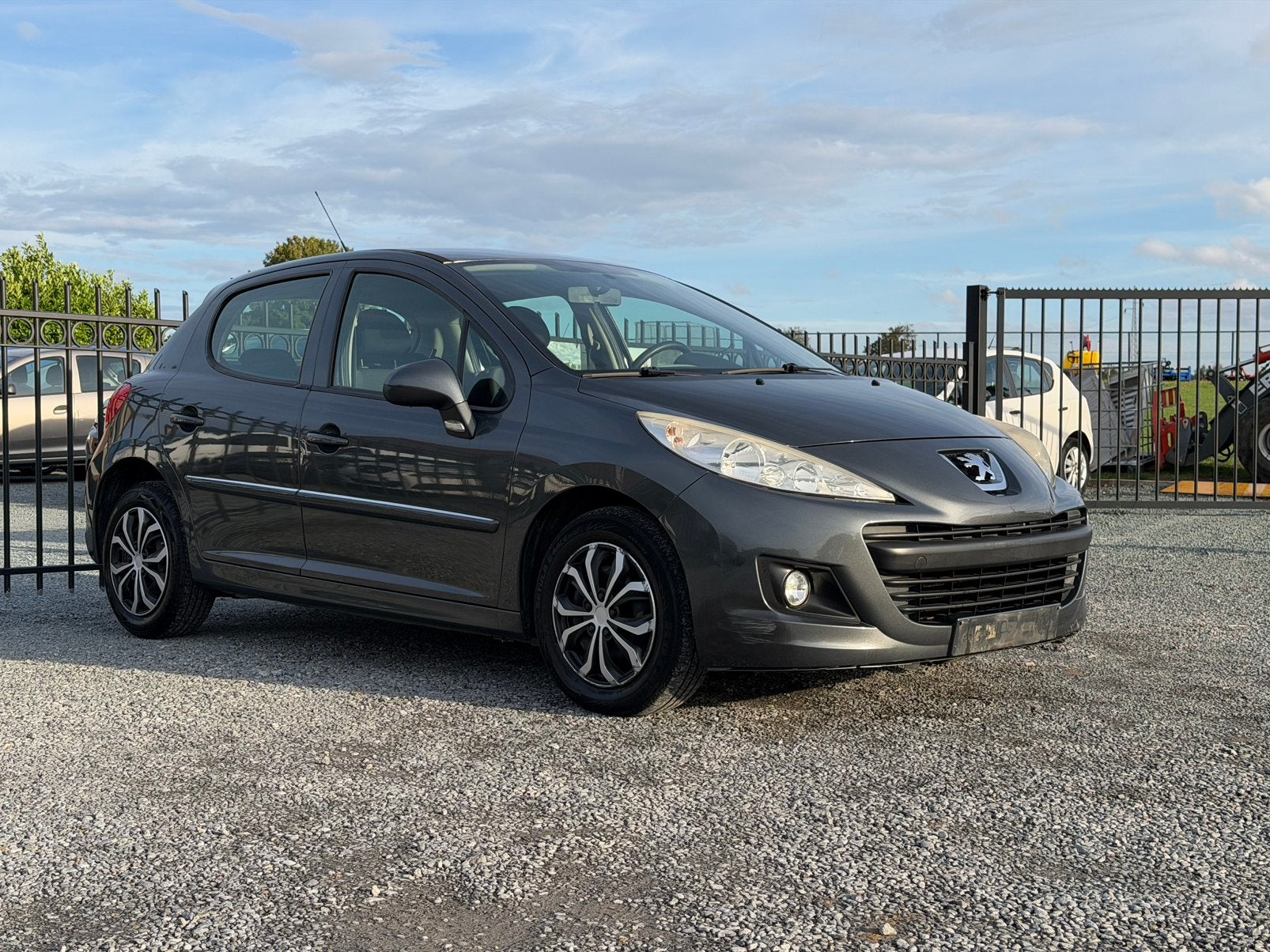 Peugeot 207 1.4 diesel , 2013 bouwjaar, 180.000 kilometres, Auto's, Euro 5, 50 kW, 1398 cc, Zwart