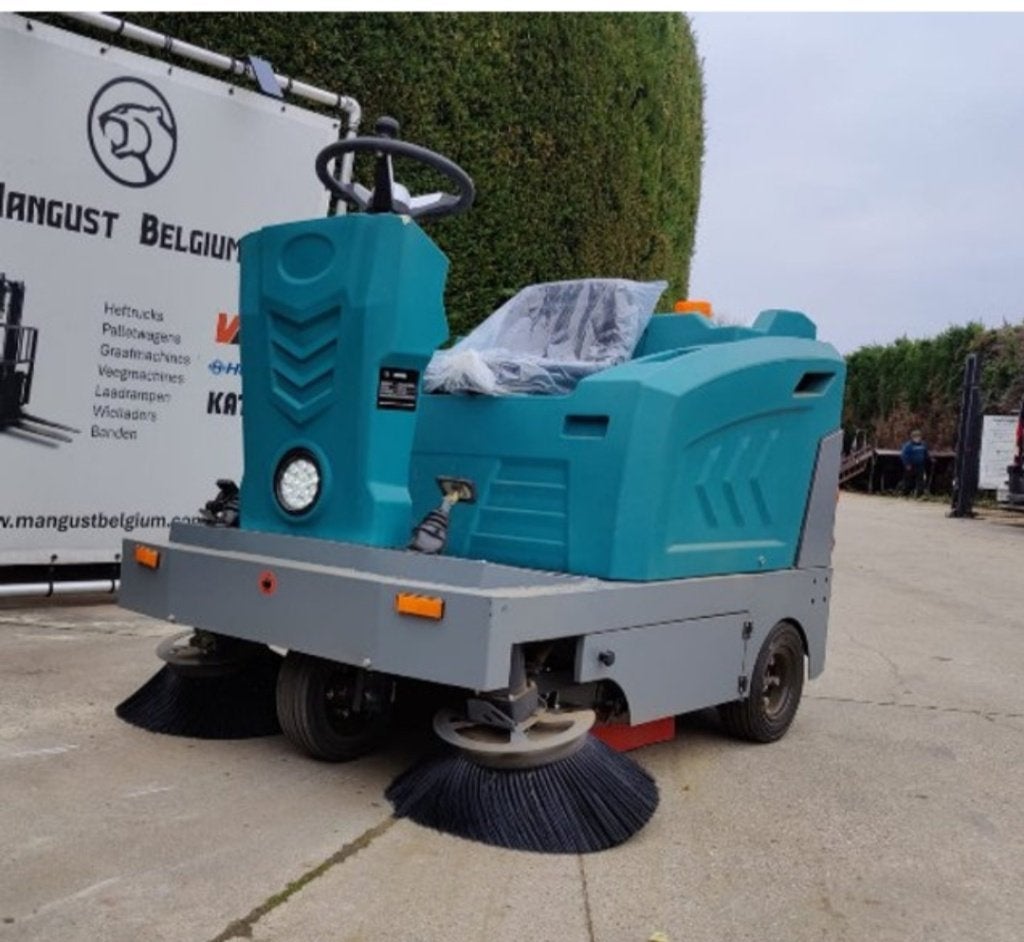 Industriele veegmachine  Nycheki sweeper V-130, Tuin en Terras, Ophalen, Nieuw