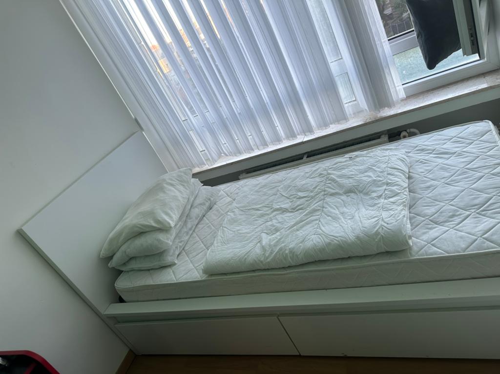 Cadre de lit + matelas, Enlèvement, Comme neuf