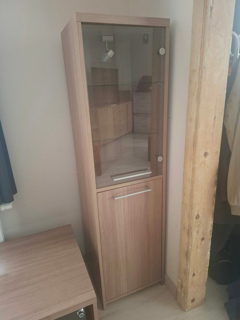 Vitrinekast - hoge kast met lamp, Huis en Inrichting, Ophalen, Minder dan 50 cm, Overige houtsoorten, 150 tot 200 cm