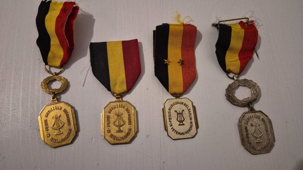 Lot de 4 Médailles de la Fédération Nationale des Musiciens, Enlèvement