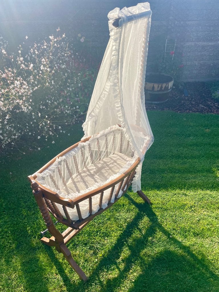 BERCEAU VINTAGE EN CHÊNE ANTIQUE avec fonction de balançoire, Enlèvement