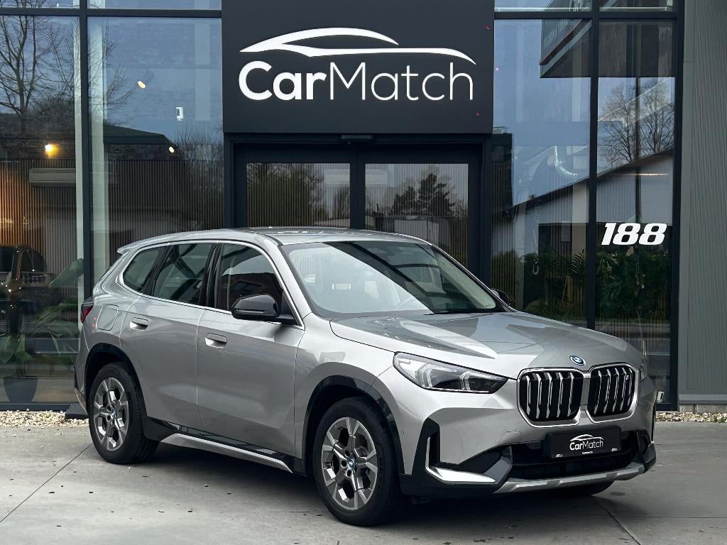 BMW iX1 xDrive30 - LEDER | CC | KEYLESS | CAMERA, Auto's, BMW, Automaat, 230 kW, Parkeersensor, Leder