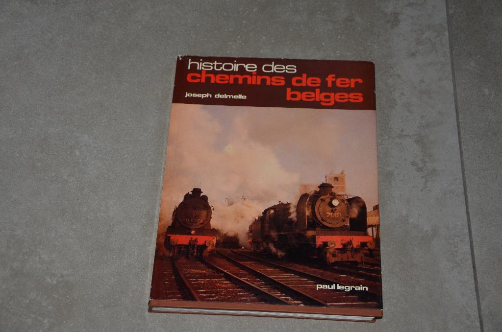 Belgische spoorwegen NMBS/174 pagina's, Hobby en Vrije tijd, Ophalen of Verzenden, Gebruikt