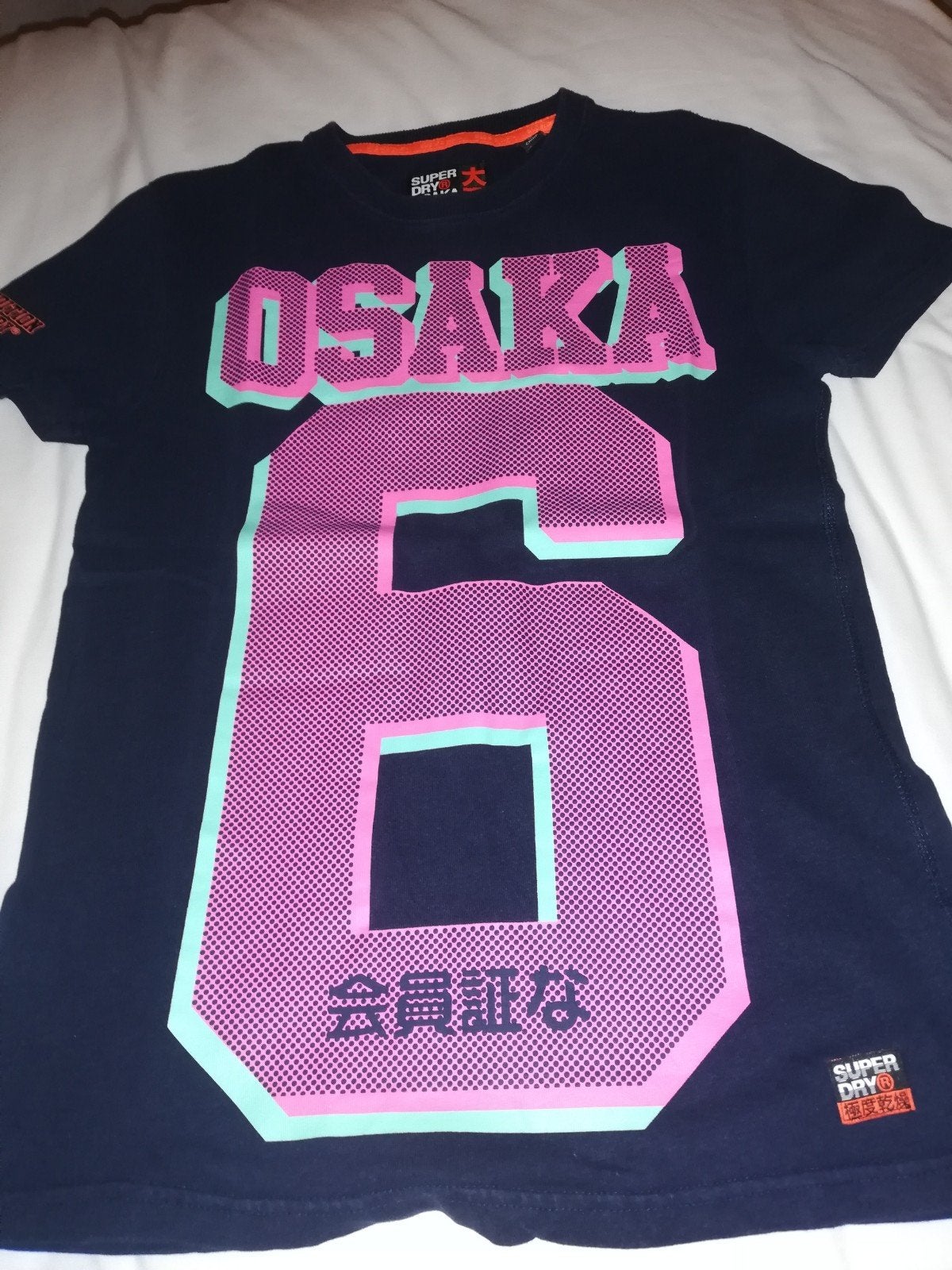 un super t shirt Superdry taille XS, Enlèvement