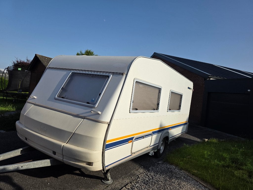 Caravane pour 6 personnes, 6 à 7 mètres, Coin salon convertible, Jusqu'à 6, Particulier