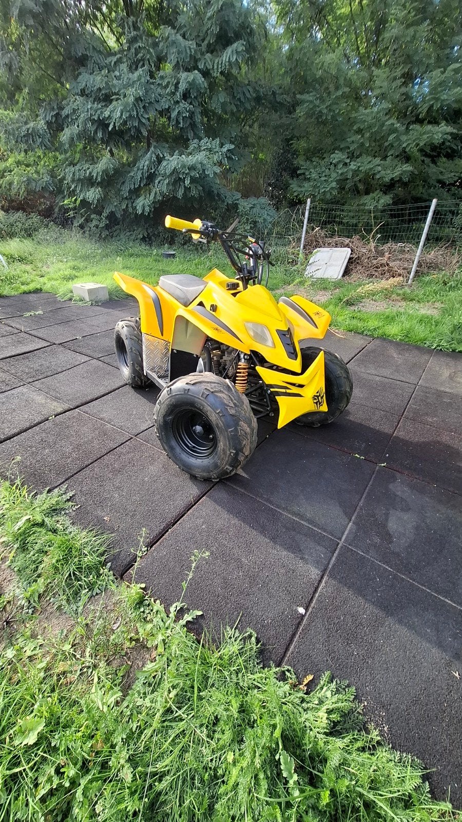 Kinder Quad Bumblebee 110 cc ( MOET DRINGEND WEG), 1 cylindre, 110 cm³