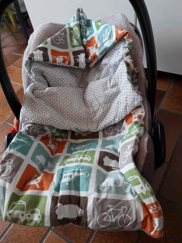Nestje/voetenzak/trappelzak met retroprint Kuk dwell studio, Ophalen of Verzenden, Gebruikt, Overige merken, Voetenzak