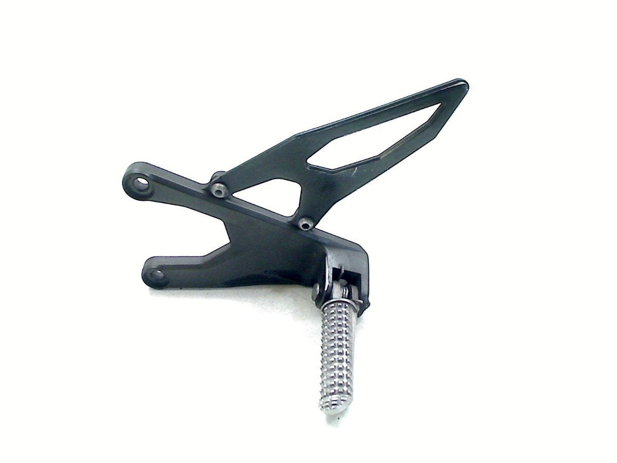 REPOSE PIEDS AVANT GAUCHE YZF R1 2015-2016 (YZF-R1 2CR), Yamaha Motor Europe N.V., Utilisé, Customersupport@yamaha-motor.co.uk