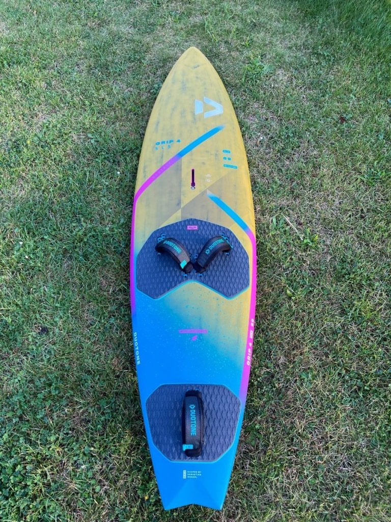 Duotone Grip 4 69 L, Sports nautiques & Bateaux, Planche à voile, Niet ingevuld, Enlèvement ou Envoi, Planche, Niet ingevuld