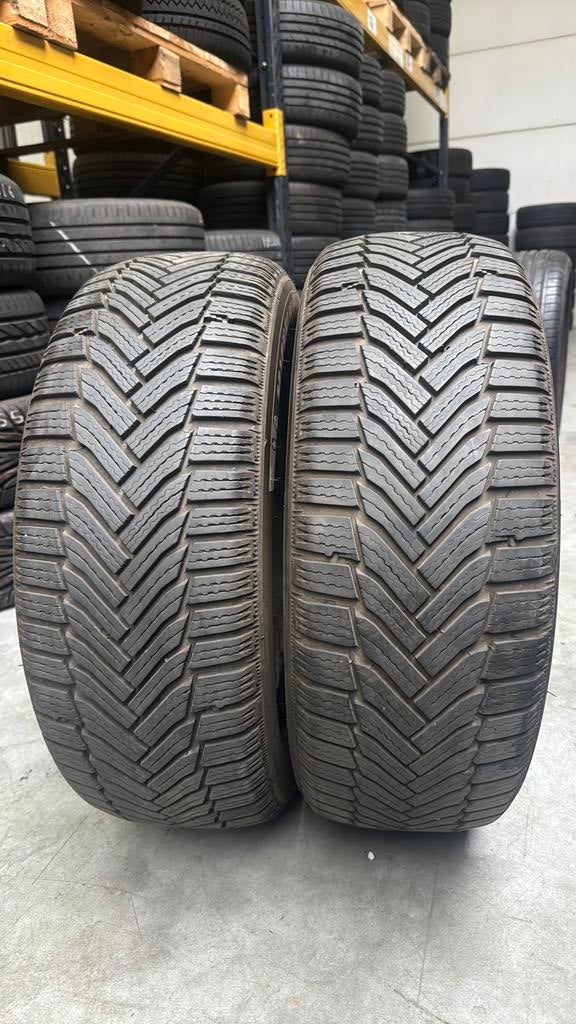 2055517 205/55/17 205/55R17 marque d'hiver Michelin, Vêtements | Femmes, Vestes | Hiver, Enlèvement