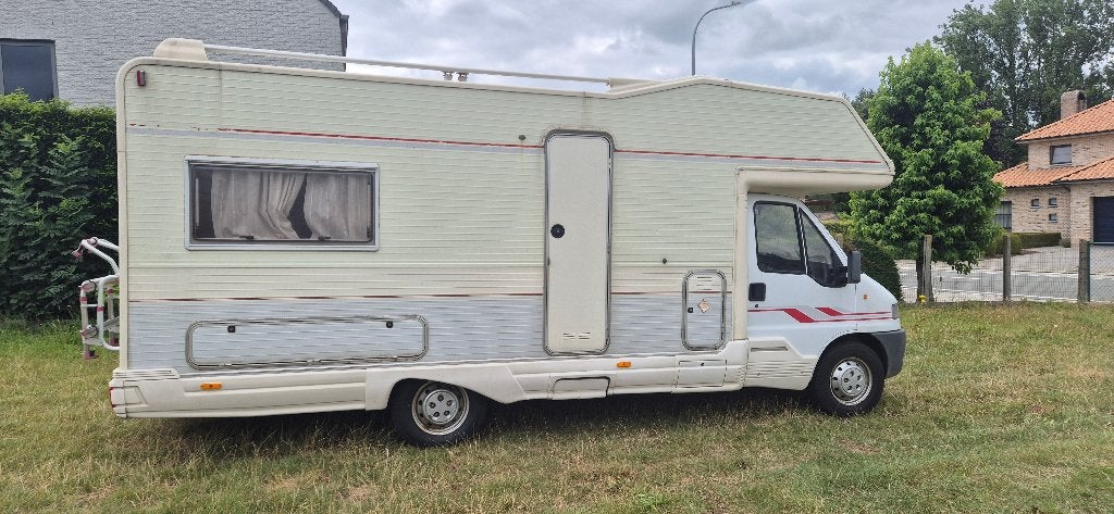 Mobilhome Fiat Ducato Oldtimer met waterschade Mechanisch ok, Caravanes & Camping, Camping-cars, Jusqu'à 4, Fiat, Boîte manuelle