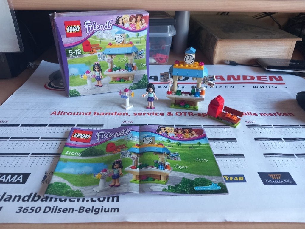 Lego 41098: Emma's Tourist Kiosk, Lego, Friends, Ophalen of Verzenden, Zo goed als nieuw