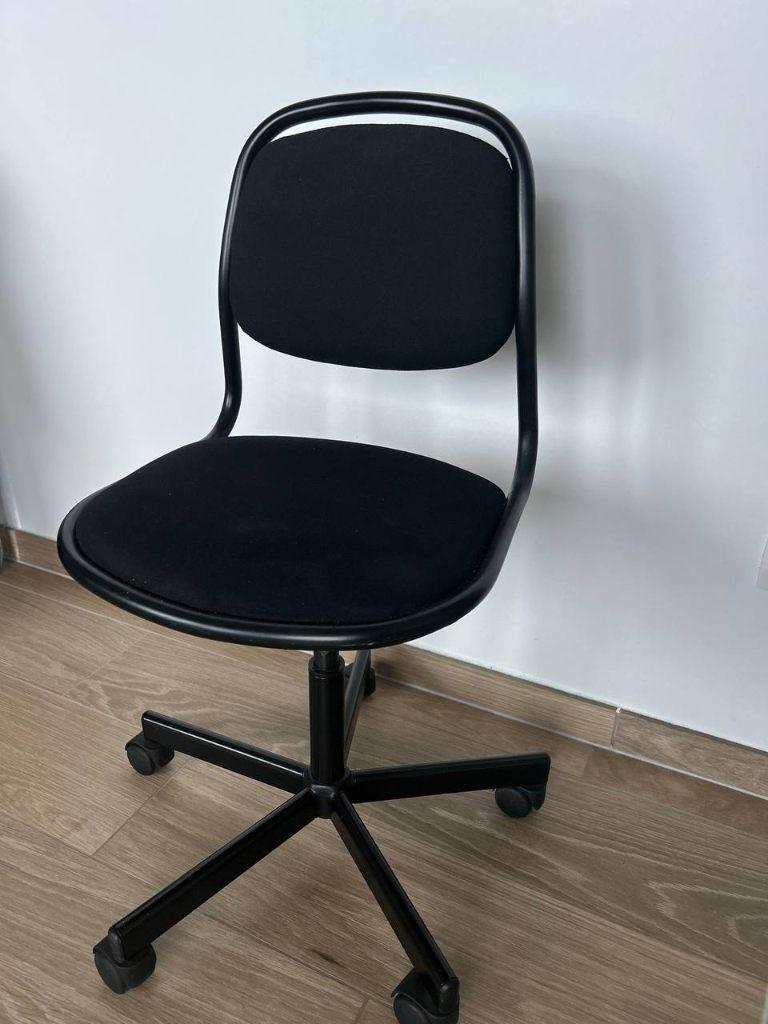 Kinder bureaustoel IKEA — bijna nieuw — €25, Kinderen en Baby's, Kinderkamer | Tafels en Stoelen, Zo goed als nieuw, Stoel(en)