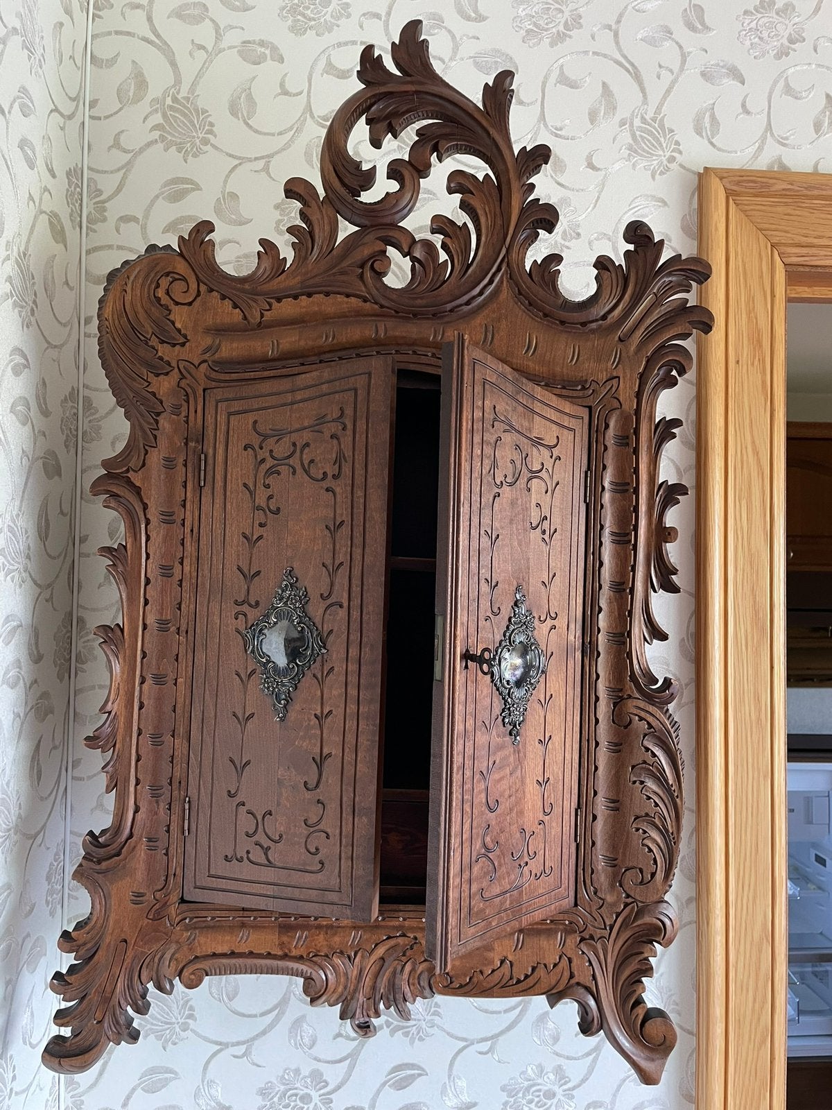 armoire suspendue de style néo-baroque en parfait état, Enlèvement