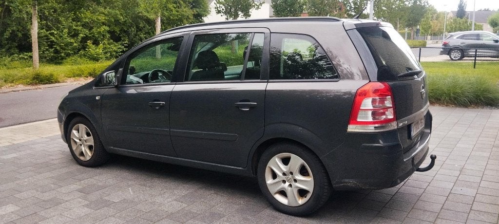 Opel Zafira gekeurd 7 plaatsen + trekhaak, Voorwielaandrijving, Euro 5, Zwart, 7 zetels