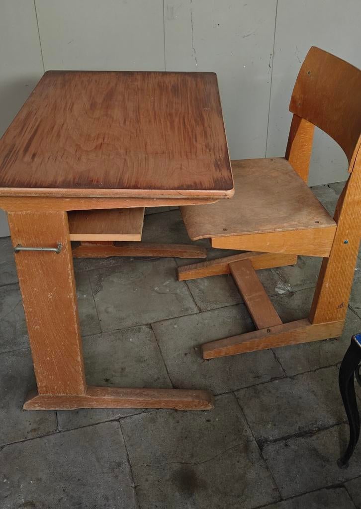 Oud origineel schoolbankje lager onderwijs, Ophalen