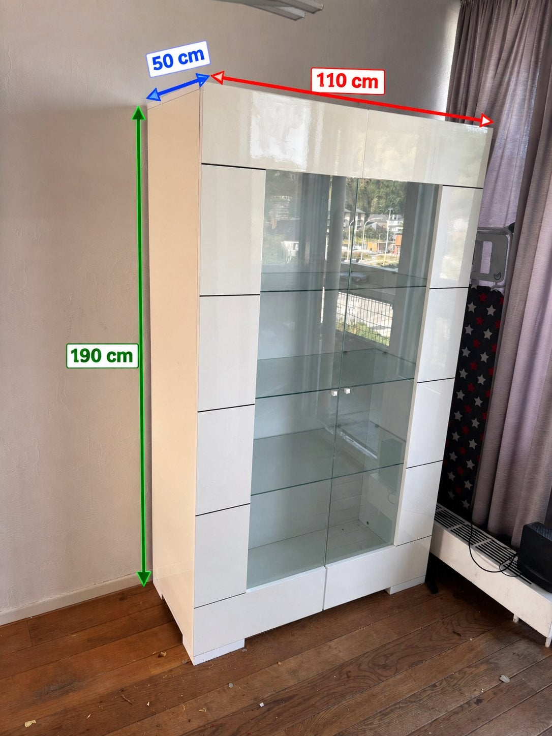 Armoire vitrine + table de salle a manger + 5 chaises, Maison & Meubles, 25 à 50 cm, Avec porte(s), Utilisé, Vitrine moderne blanc et verre