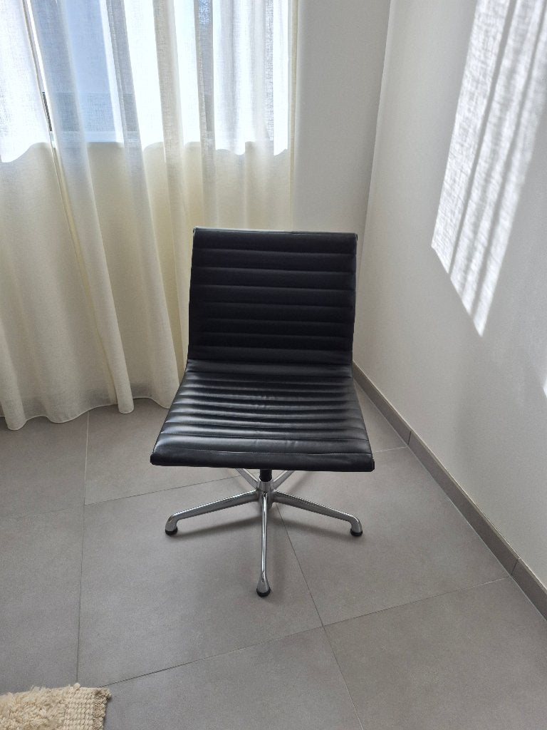 Eames vergaderstoel, Ophalen, Zo goed als nieuw, Zwart, Bureaustoel