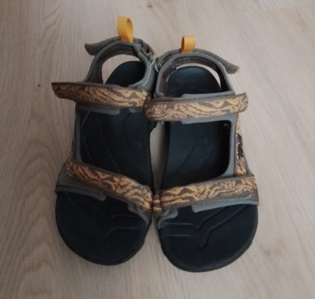 Sandales pour enfants taille 33/34, Garçon ou Fille, Teva, Enlèvement, Utilisé