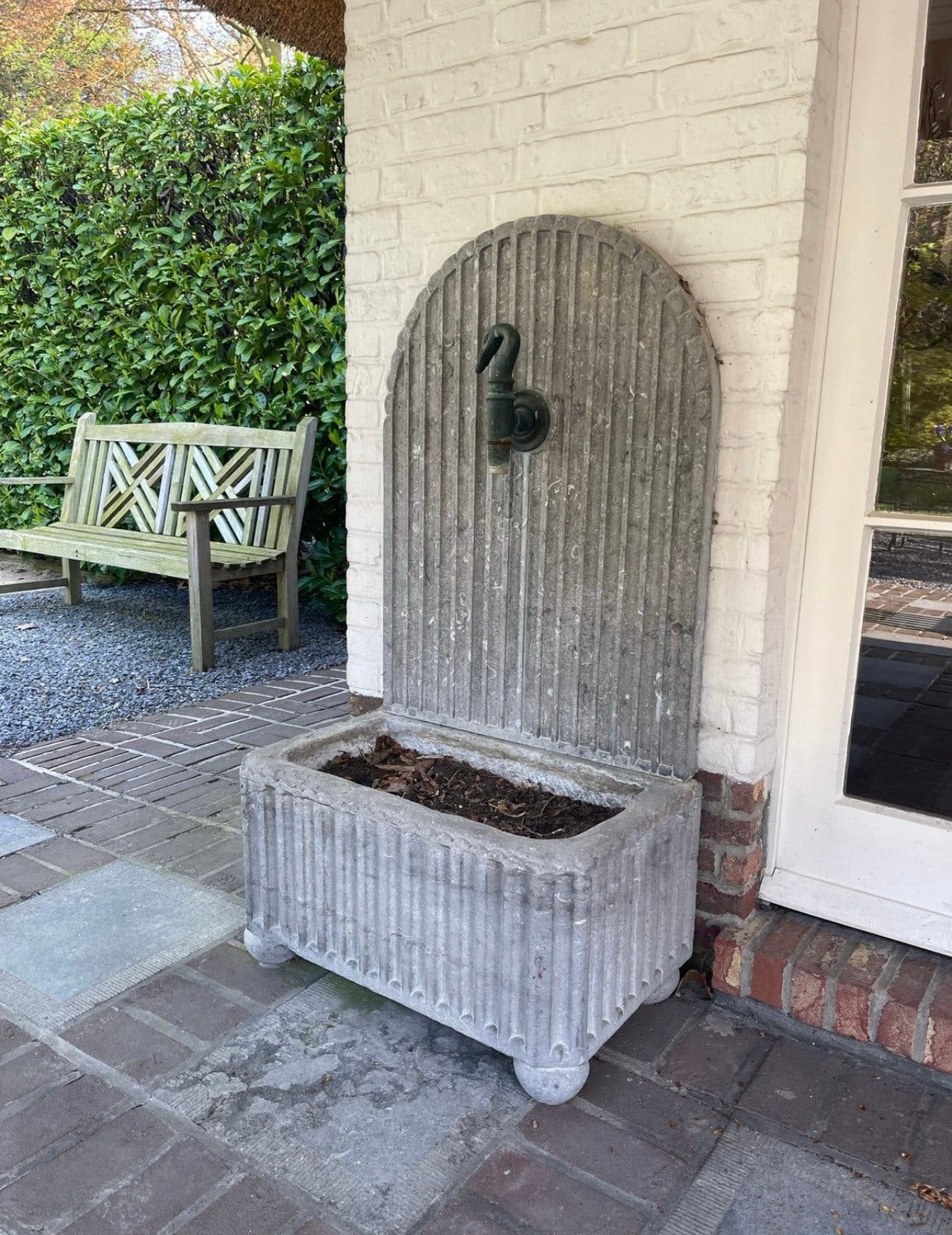 Fontein wandfontein arduin blauwe steen werkend antiek, Tuin en Terras, Ophalen, Gebruikt, Fontein