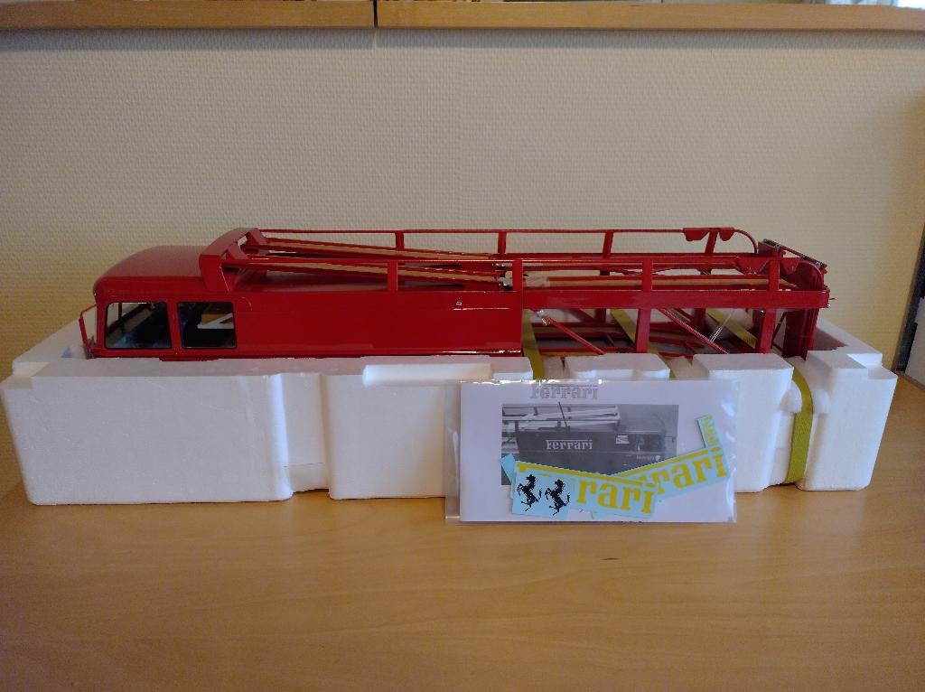 Fiat 306/2 Bartoletti.Transporteur de voitures Ferrari. 1:18, Enlèvement ou Envoi, Neuf, Autres types, Norev