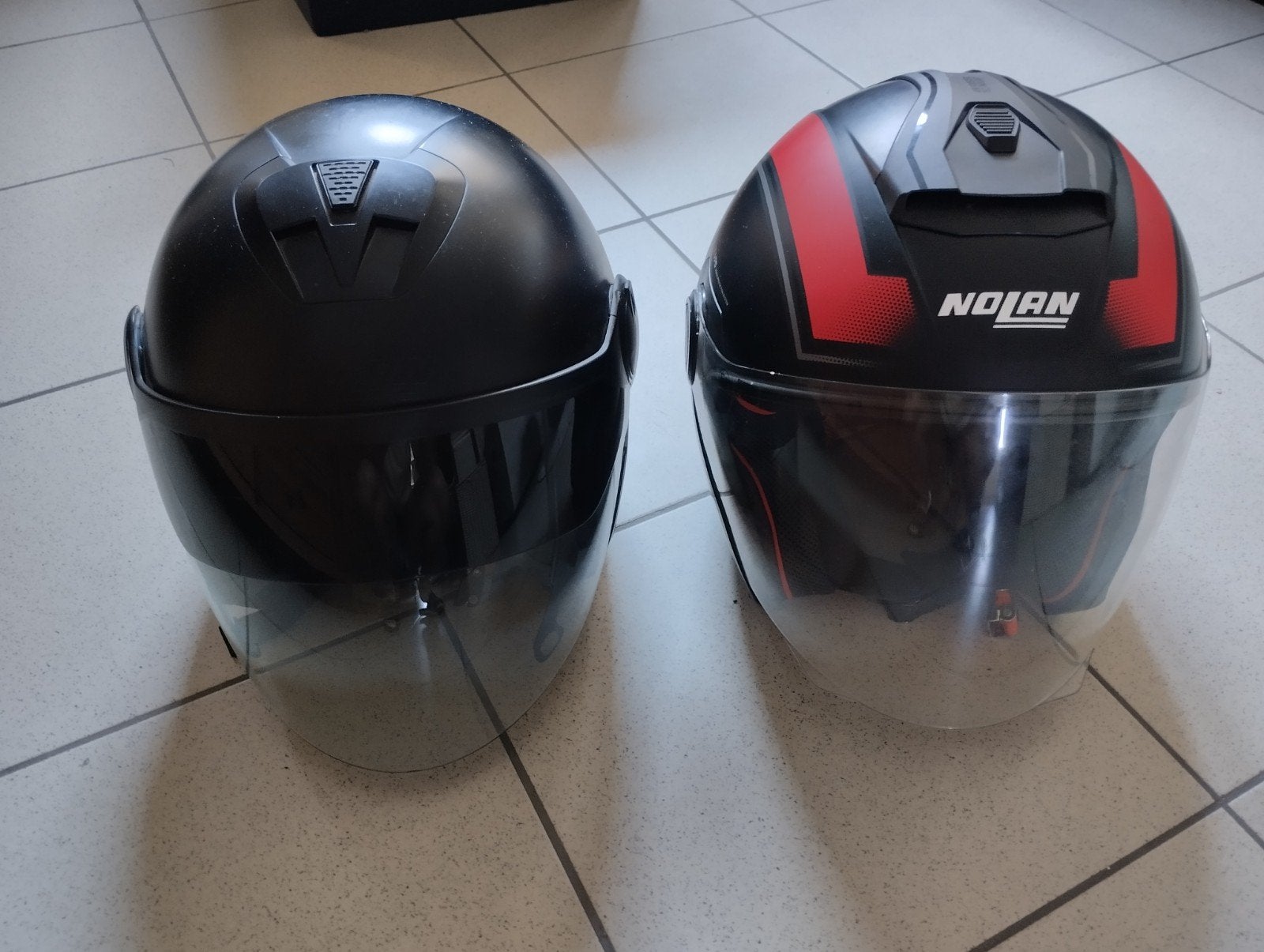 Twee motorhelmen van Nolan maat medium te koop!, Motoren, Kleding | Motorhelmen, Nolan, Ophalen