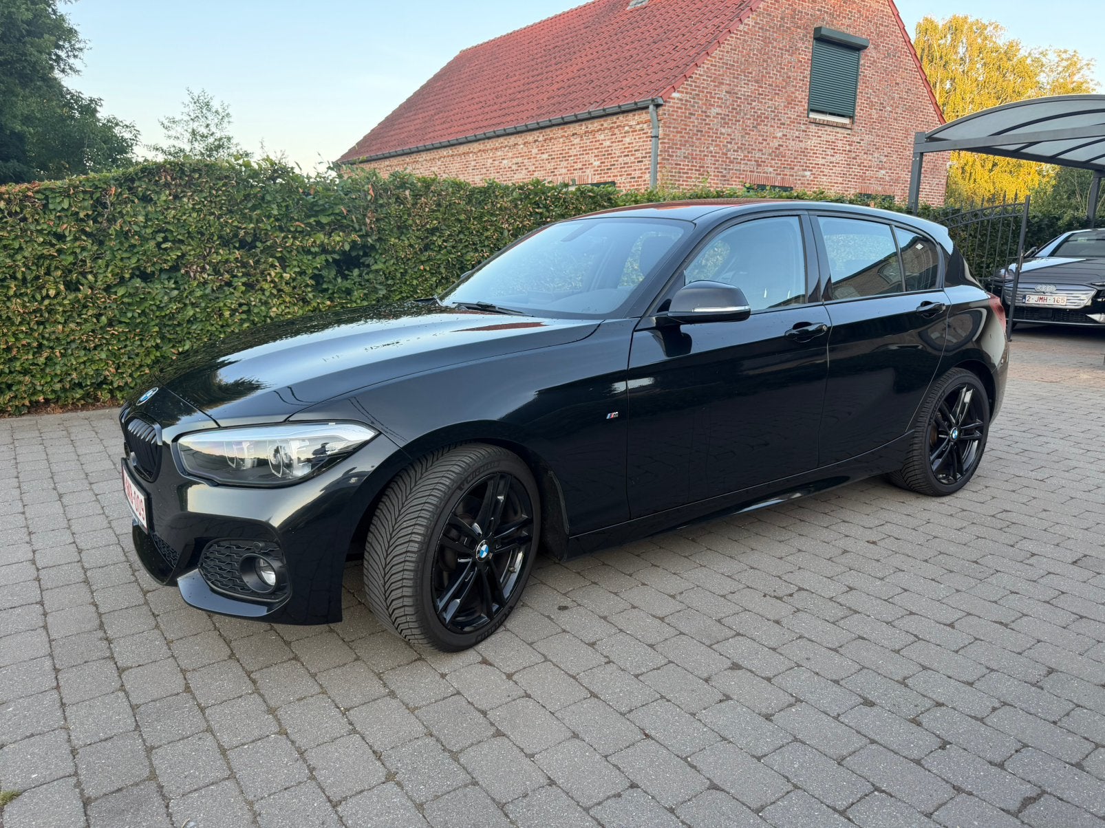 BMW 120i MSPORT*CARPLAY*SHADOW, Auto's, BMW, 4 cilinders, Zwart, https://public.car-pass.be/verify/5061-6358-2437, 5 deurs