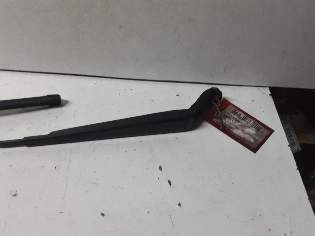 BRAS ESSUIE GLACE AVANT GAUCHE Peugeot 407 SW (6E), Mevr. I. Hauben, Utilisé, Rue de l'Espoir 34 34
4030  GRIVEGNÉE, BE, Info@Collignon.be