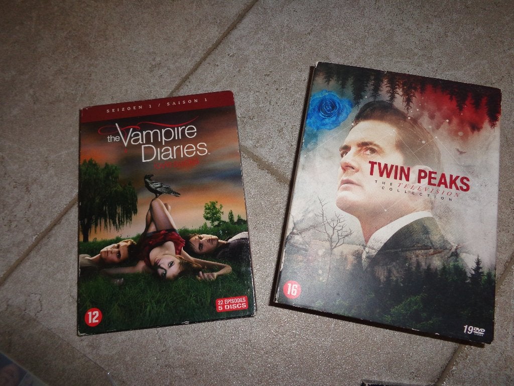 dvd box twin peaks  en seizoen 1 the vampire diaries, Cd's en Dvd's, Vanaf 16 jaar, Ophalen, Zo goed als nieuw, Vampiers of Zombies