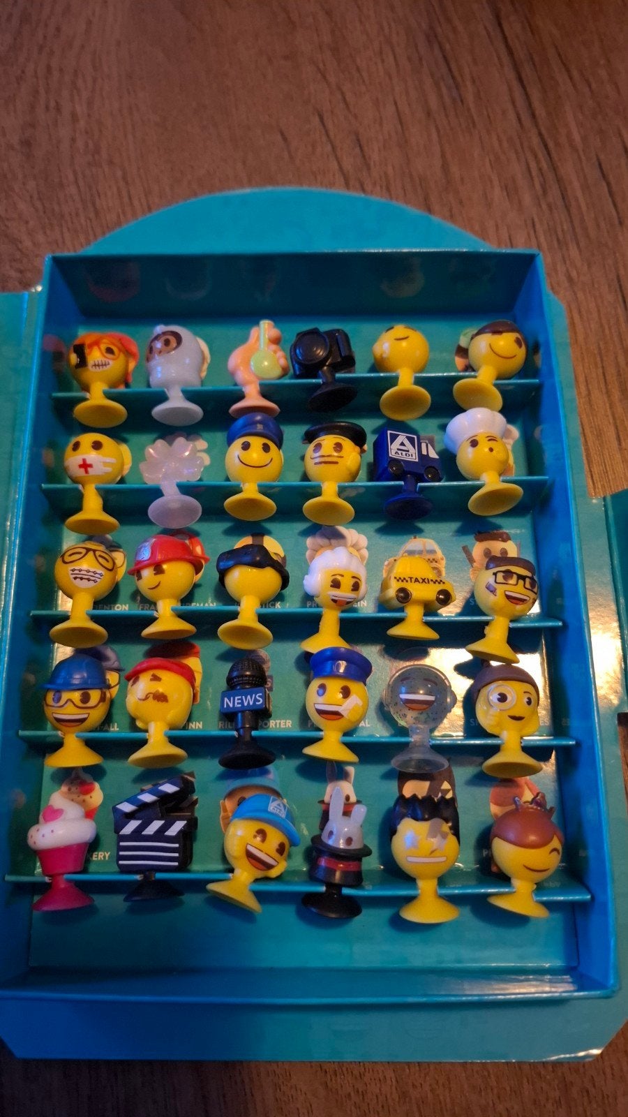 Tekoop emoji aldi kompleet, Collections, Enlèvement