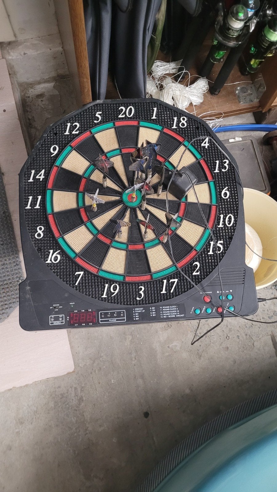 elektrisch dartboard met nieuwe setten pijlen, Ophalen, Zo goed als nieuw, Dartbord, Elektronisch