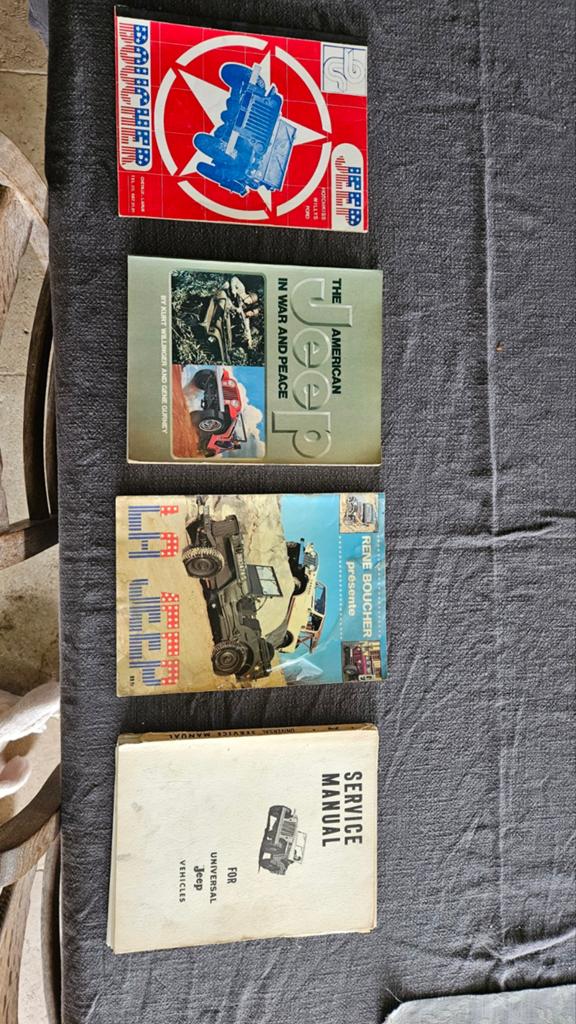 Verschillende boeken 4stuks waaronder service manual voor de, Enlèvement