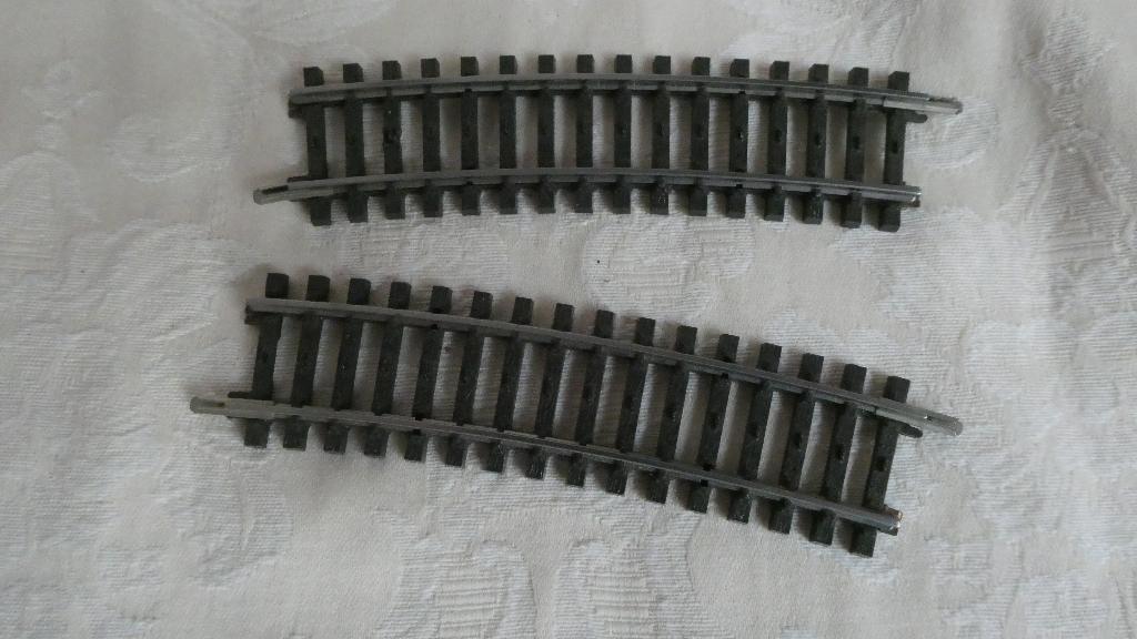 2 rails Märklin 2233 et 1 rail Märklin 2224., Hobby & Loisirs créatifs, Analogique, Rails, Utilisé, Courant continu ou Courant alternatif