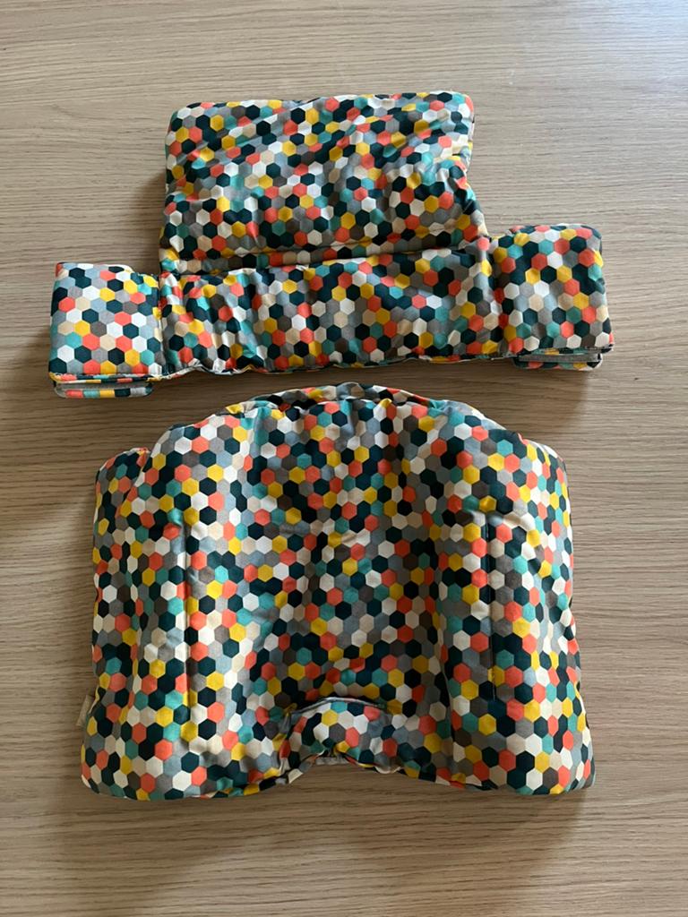 Stokke Trip Trapp kusdenset met kleurrijke hexagon-print., Kinderen en Baby's, Kinderstoelen, Ophalen of Verzenden