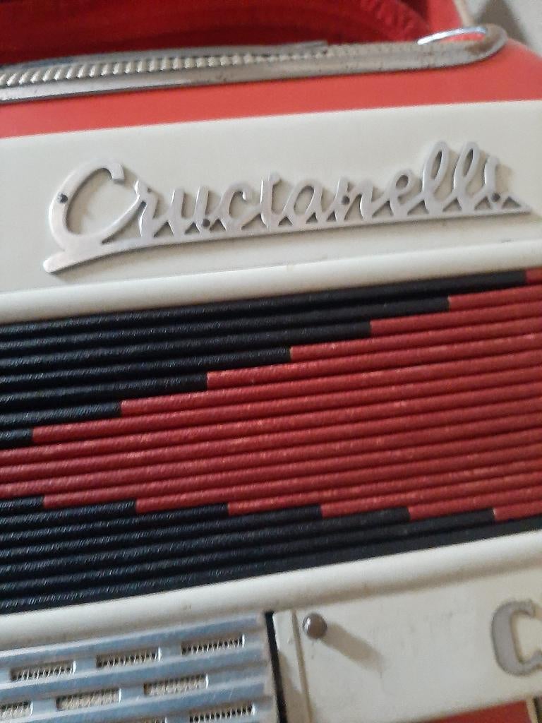 crucianelli accordeon, Musique & Instruments, Accordéons, Autres marques, Enlèvement, Utilisé, Avec bretelles