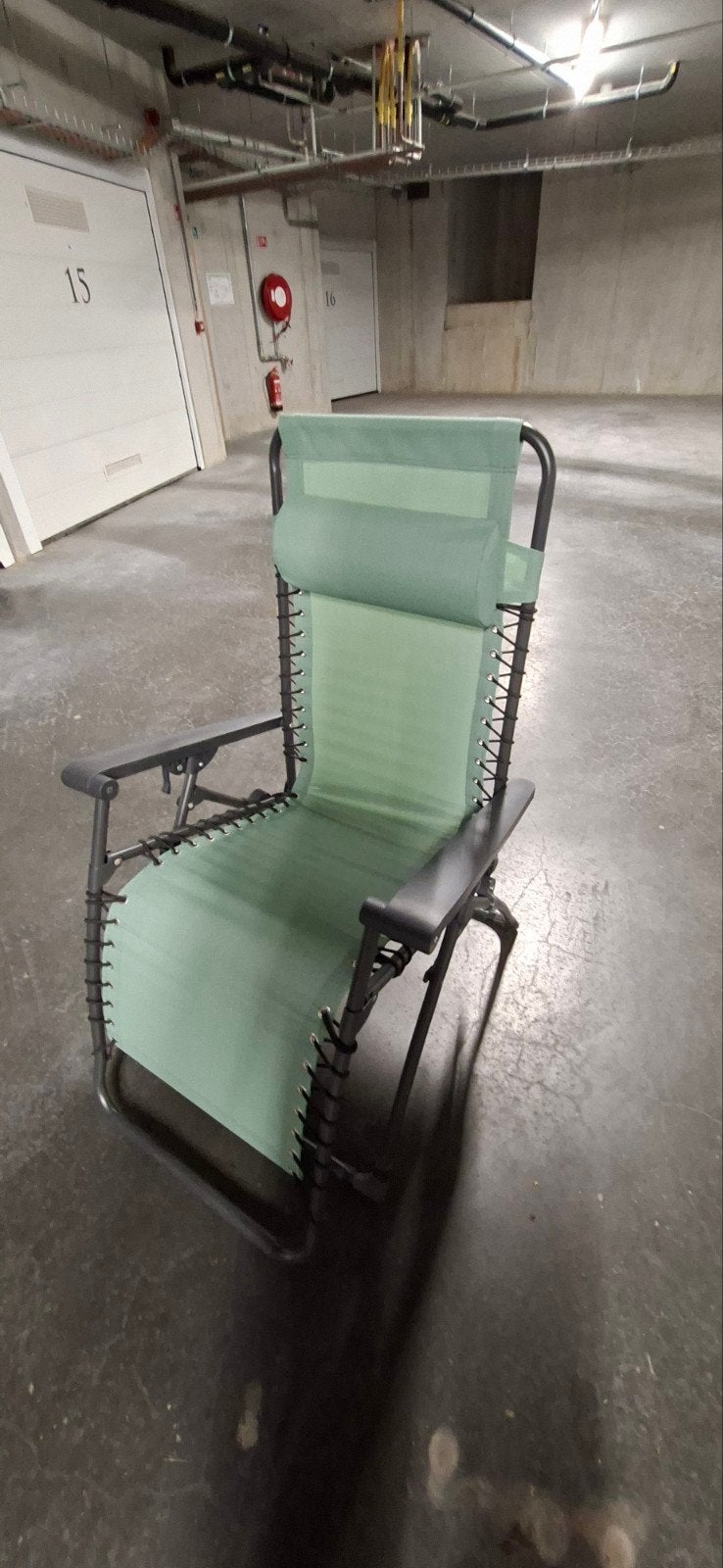 Twee opvouwbare relaxstoelen, Ophalen