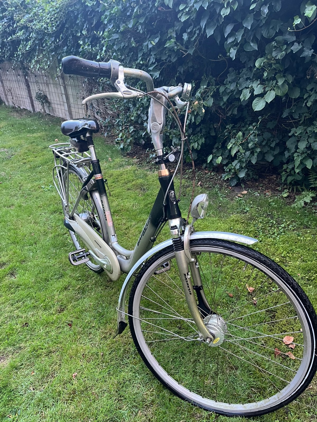 Damesfiets,merk: Batavus fiets,grijs, Fietsen en Brommers, Elektrische fietsen, Ophalen of Verzenden, Zo goed als nieuw, Batavus