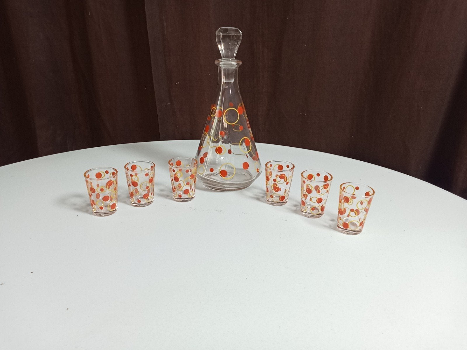 Vintage karaf met 6 borrelglaasjes, oranje/geel stippen, Antiek en Kunst, Antiek | Glaswerk en Kristal, Ophalen