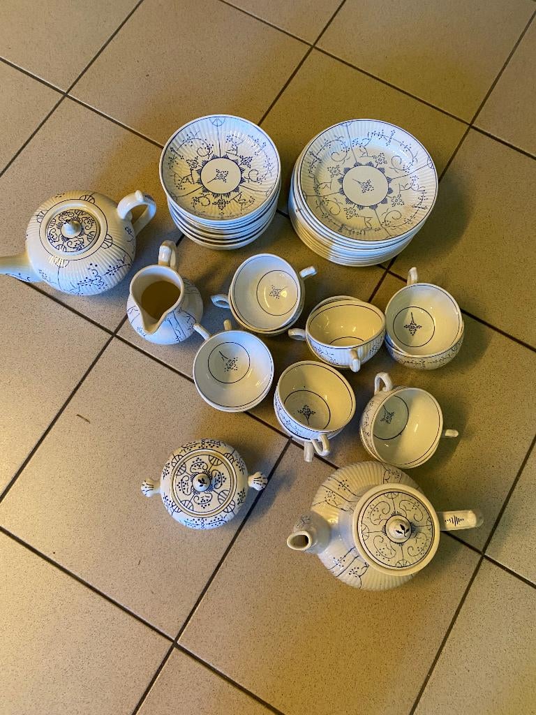 volledig servies koffie- en theeservies van Boch, Ophalen