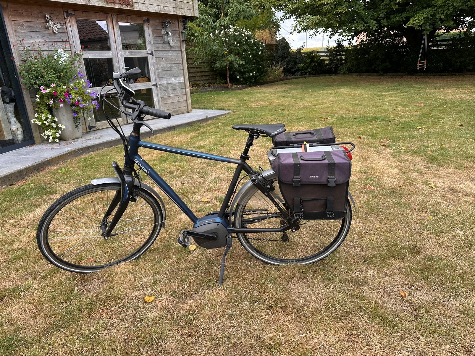 Vélo électrique Sparta M10I 600 WH noir bleu H53, Vélos & Vélomoteurs, Sparta, Vitesses, Frein sur jante, Comme neuf