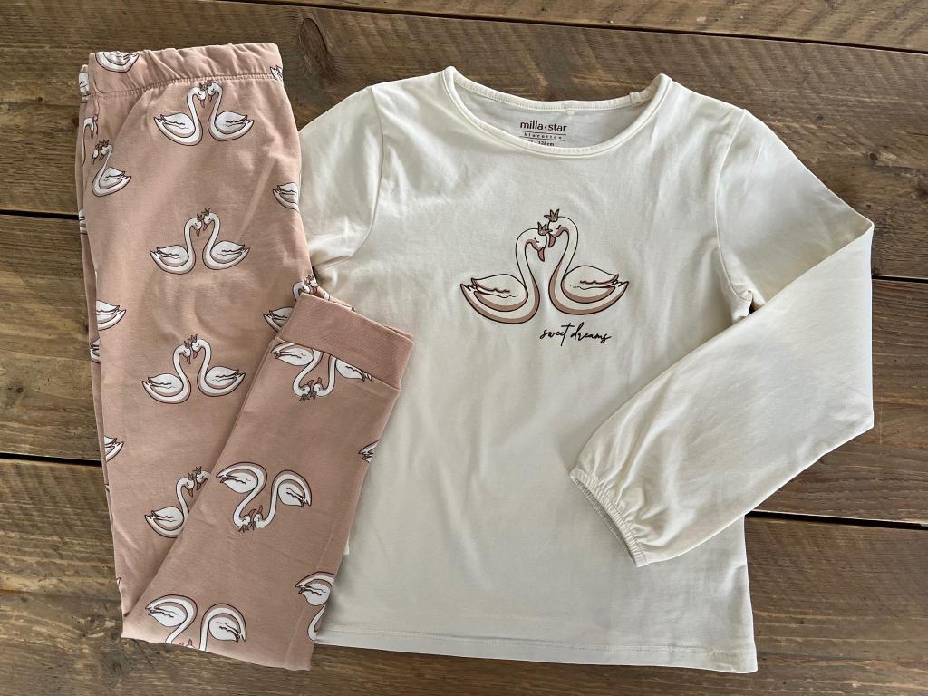 MILLA STAR, pyjama zwaan 128, Kinderen en Baby's, Nacht- of Onderkleding, Meisje, Ophalen of Verzenden, Zo goed als nieuw