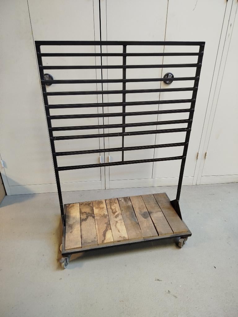 Étagère à vis métallique sur roulettes, Enlèvement, Utilisé